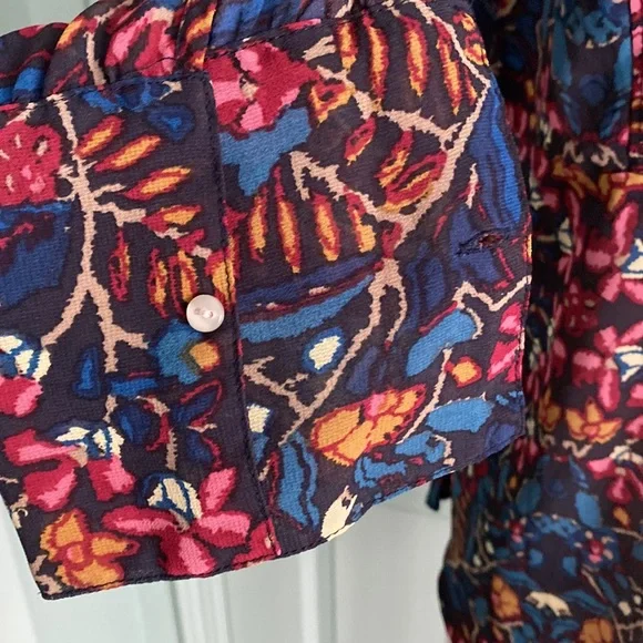 🌿CONVERSE sheer floral blouse with pleating detail and half button front - Picture 9 of 13